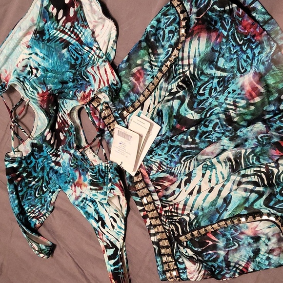 Too small - Picture 2 of 7